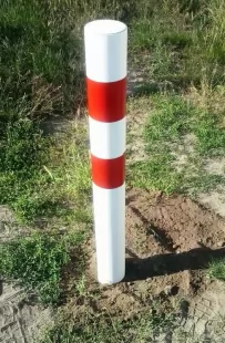 Słupek parkingowy blokujący U-12c | metalowy, 120(80) cm, do wkopania, drogowy, biało-czerwony